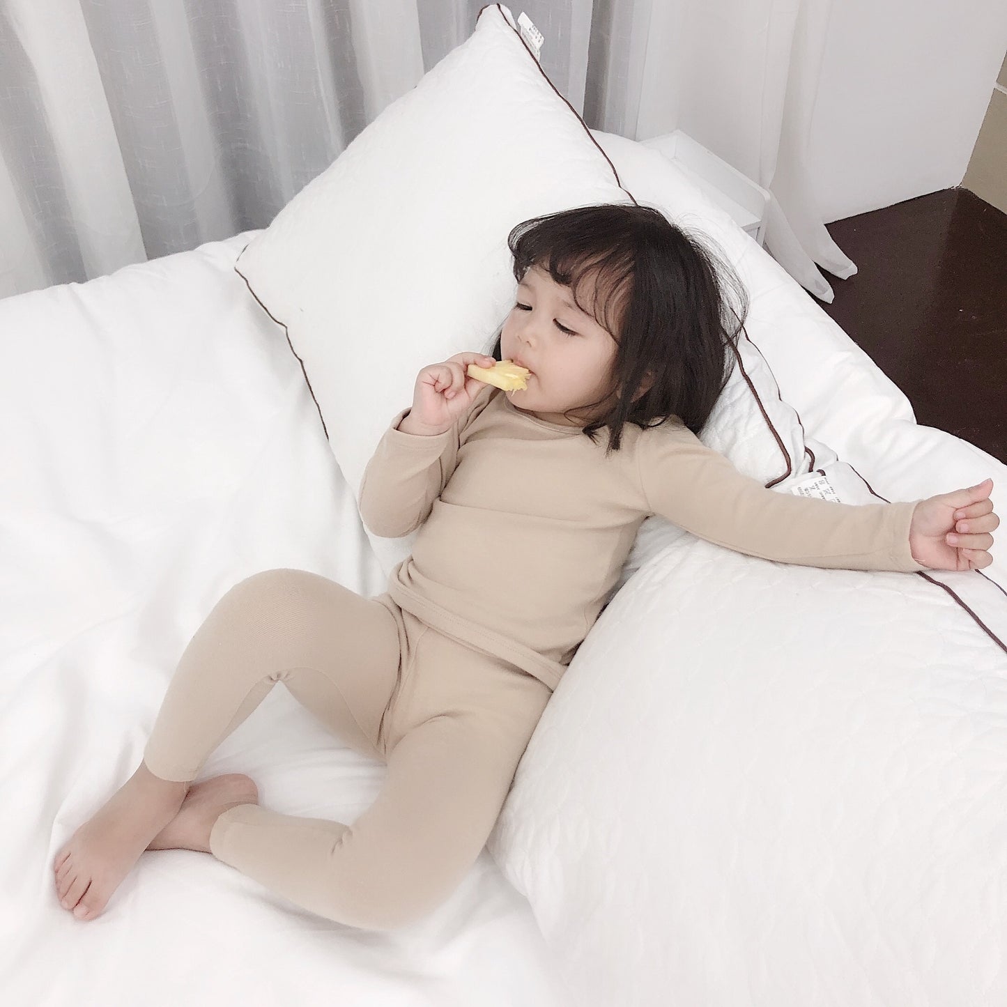 Neutral dreams sleep set